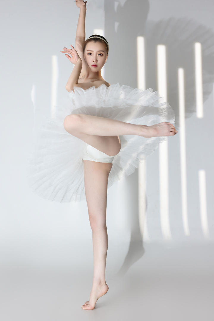 韩国清纯美女跳舞高清无水印写真图片集